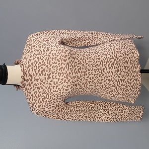 Red BKE cheetah sweater size small